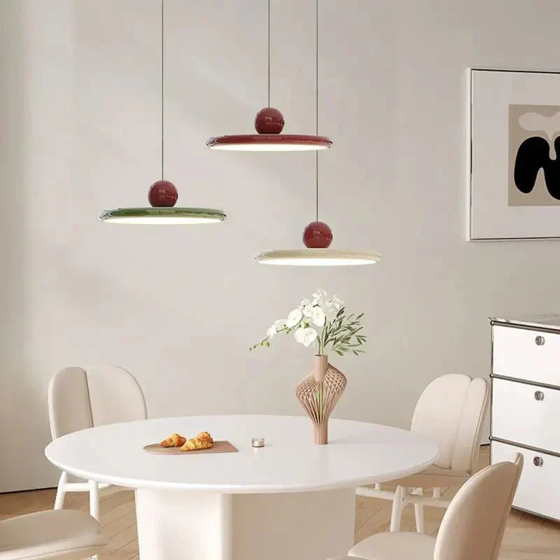 Designer LED-Pendelleuchte im Bauhaus-Stil