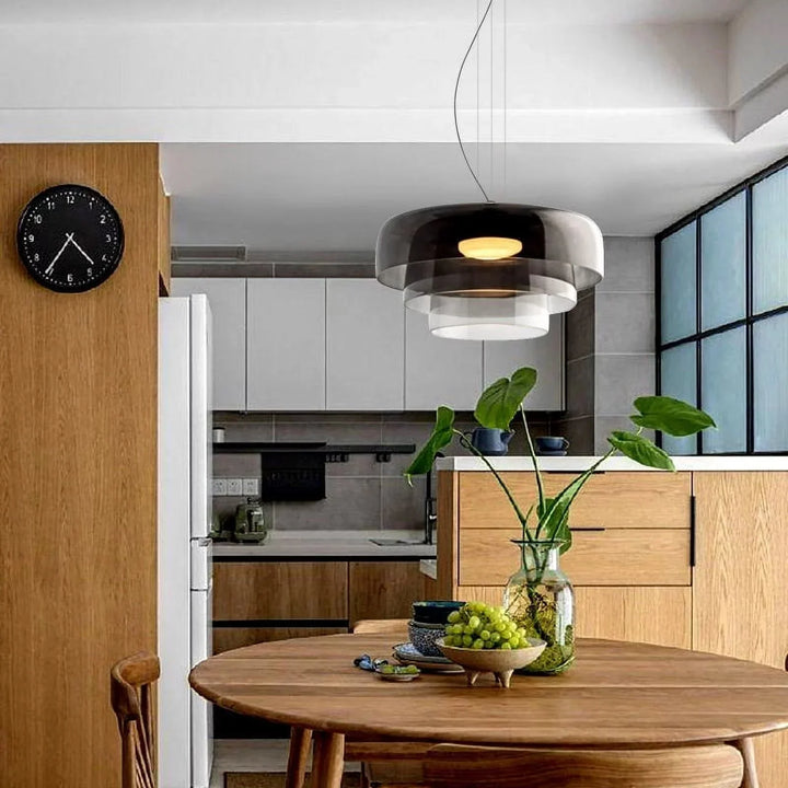 Moderne Glas-Pendelleuchte mit geschichtetem Schirm – Retro-Design