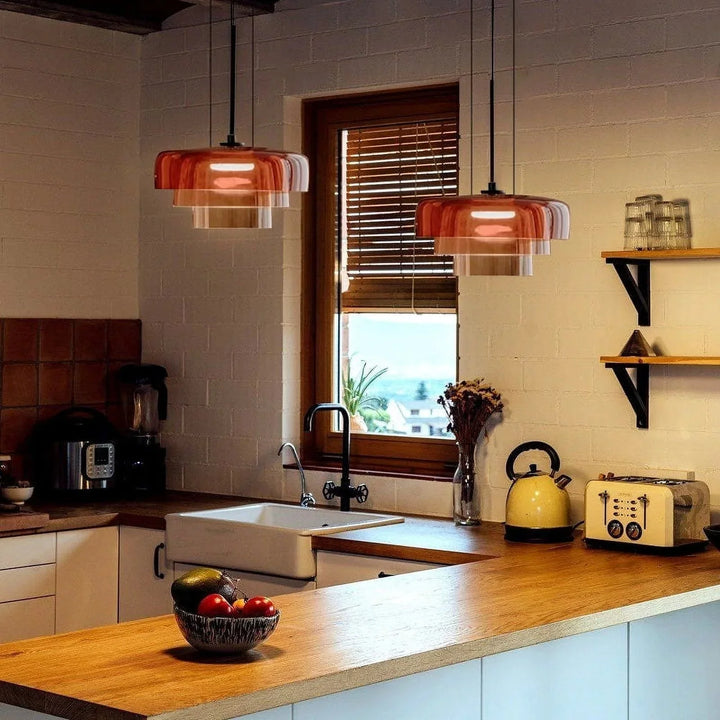 Moderne Glas-Pendelleuchte mit geschichtetem Schirm – Retro-Design