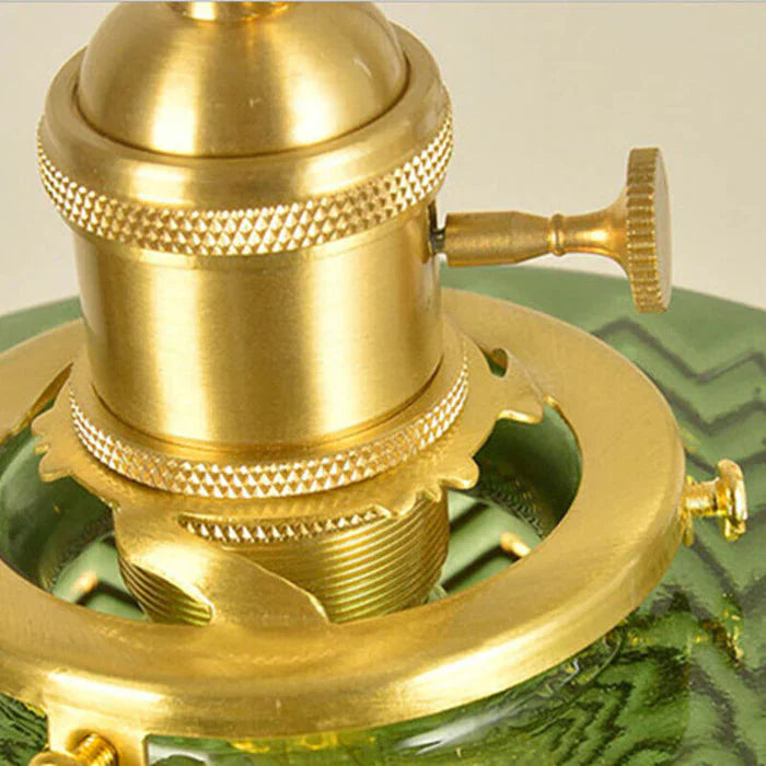 Pendelleuchte im Vintage-Stil mit gerilltem Glasschirm und Goldfinish