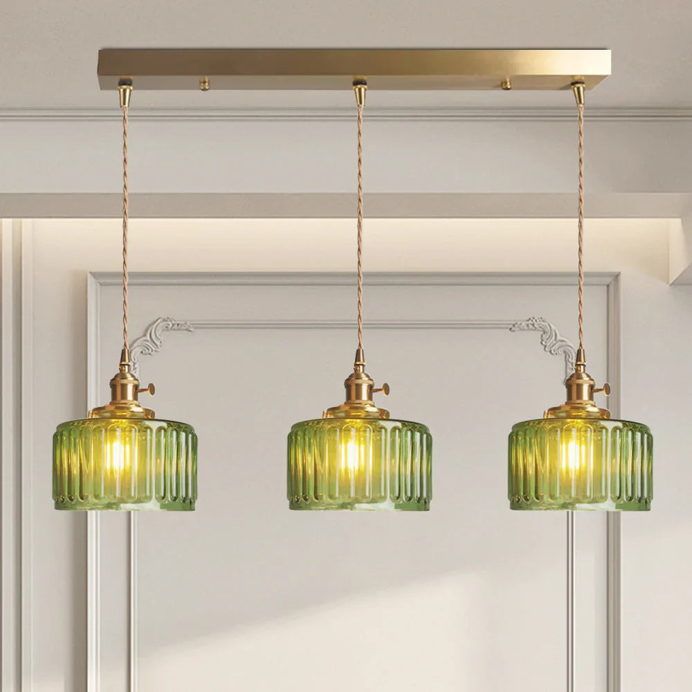 Pendelleuchte im Vintage-Stil mit gerilltem Glasschirm und Goldfinish