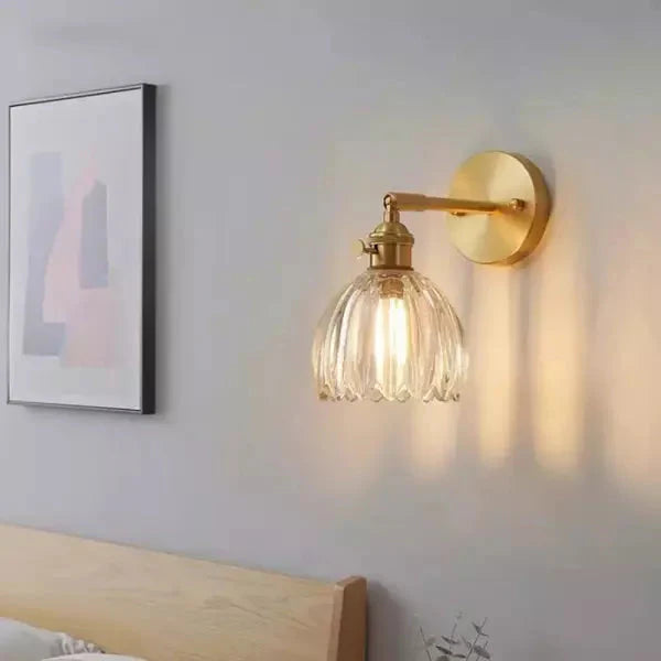 Retro-Wandleuchte mit Tulpenförmigem Glasschirm und Goldenem Finish