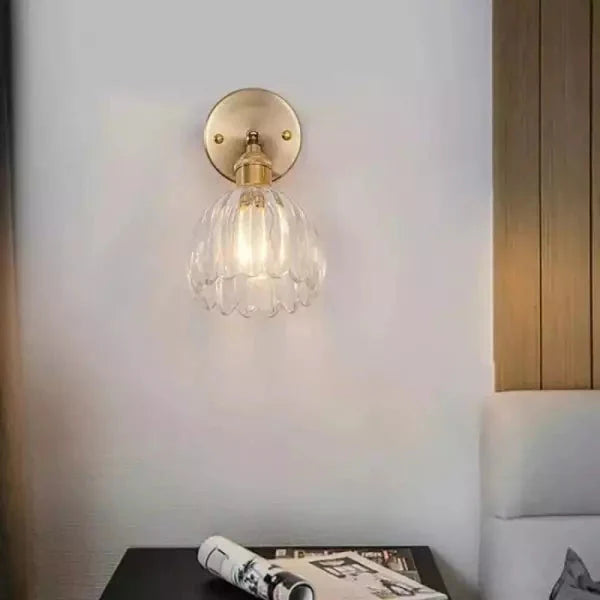 Retro-Wandleuchte mit Tulpenförmigem Glasschirm und Goldenem Finish