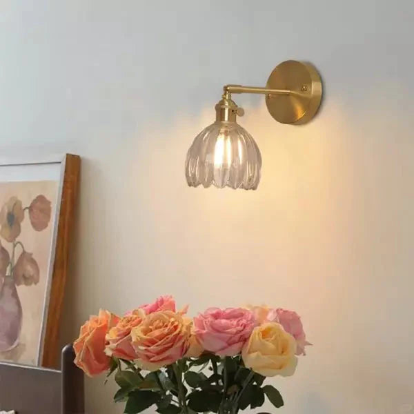Retro-Wandleuchte mit Tulpenförmigem Glasschirm und Goldenem Finish