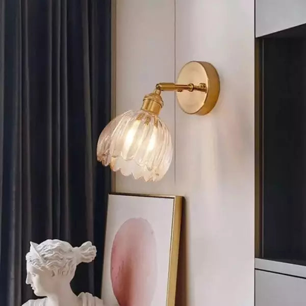 Retro-Wandleuchte mit Tulpenförmigem Glasschirm und Goldenem Finish