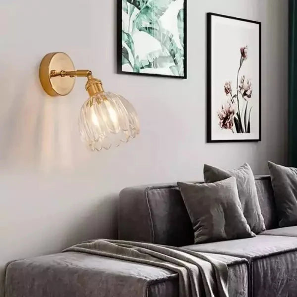 Retro-Wandleuchte mit Tulpenförmigem Glasschirm und Goldenem Finish