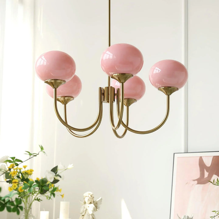 Kronleuchter im Retro-Glamour-Stil mit Kugelschirmen