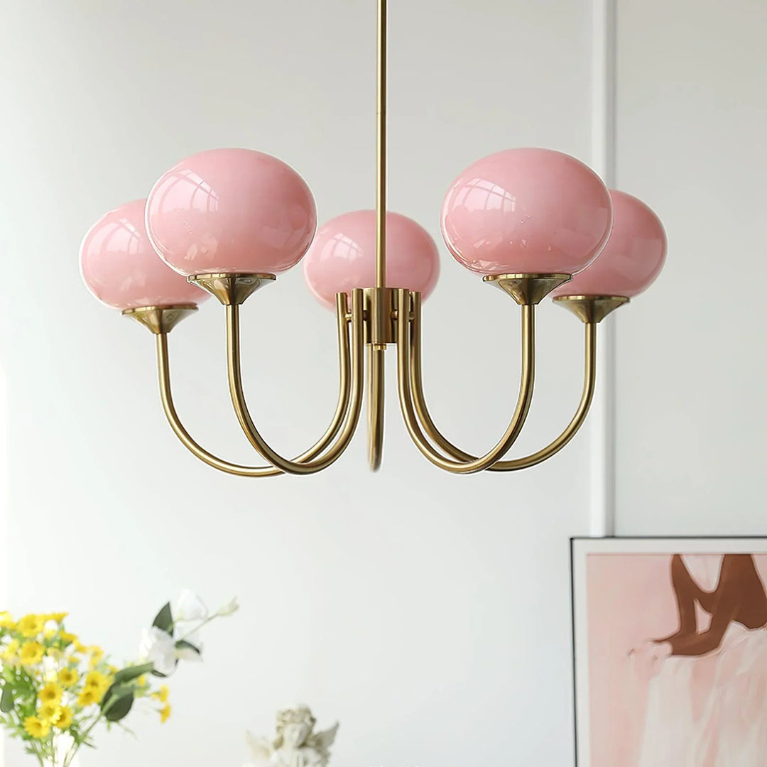 Kronleuchter im Retro-Glamour-Stil mit Kugelschirmen