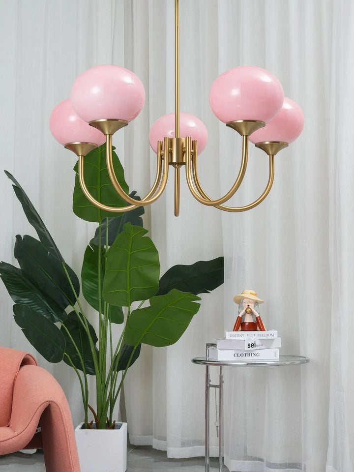 Kronleuchter im Retro-Glamour-Stil mit Kugelschirmen
