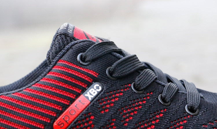 Sportliche Herrensneaker mit dynamischem Design und atmungsaktivem Mesh