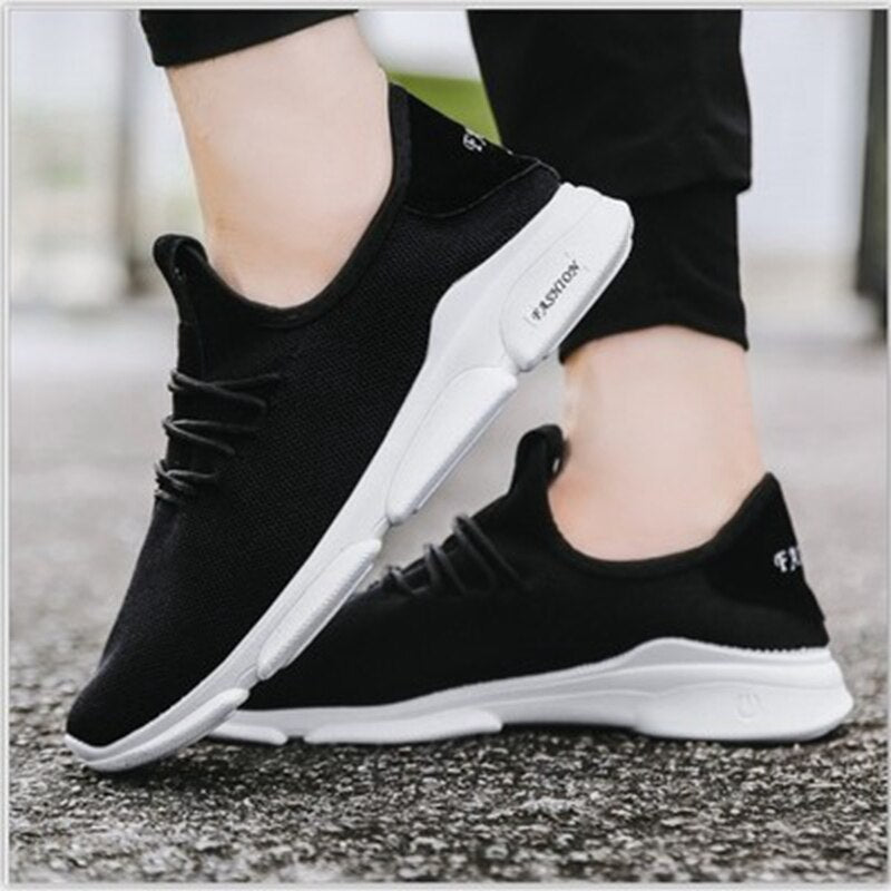 Sportliche Herrenschuhe mit atmungsaktivem Mesh und flexibler Sohle