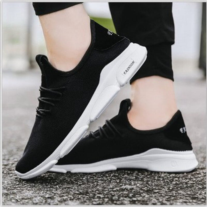 Sportliche Herrenschuhe mit atmungsaktivem Mesh und flexibler Sohle