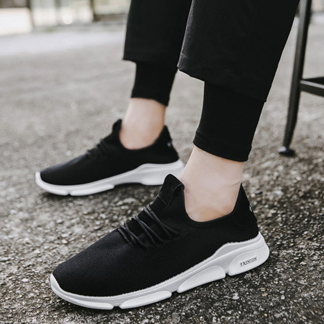 Sportliche Herrenschuhe mit atmungsaktivem Mesh und flexibler Sohle