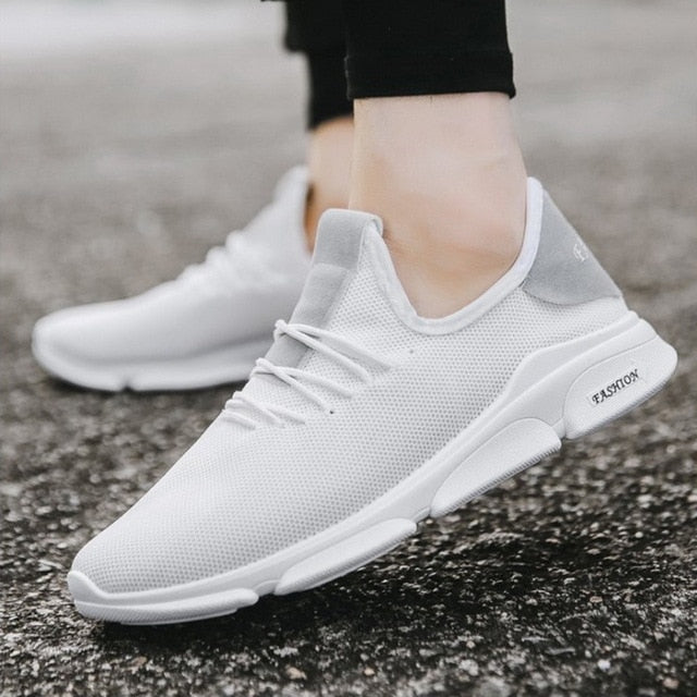 Sportliche Herrenschuhe mit atmungsaktivem Mesh und flexibler Sohle