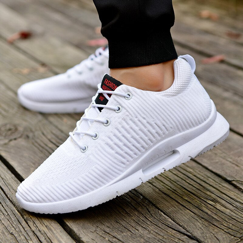 Sportschuhe für Männer mit atmungsaktivem Mesh und leichter Sohle