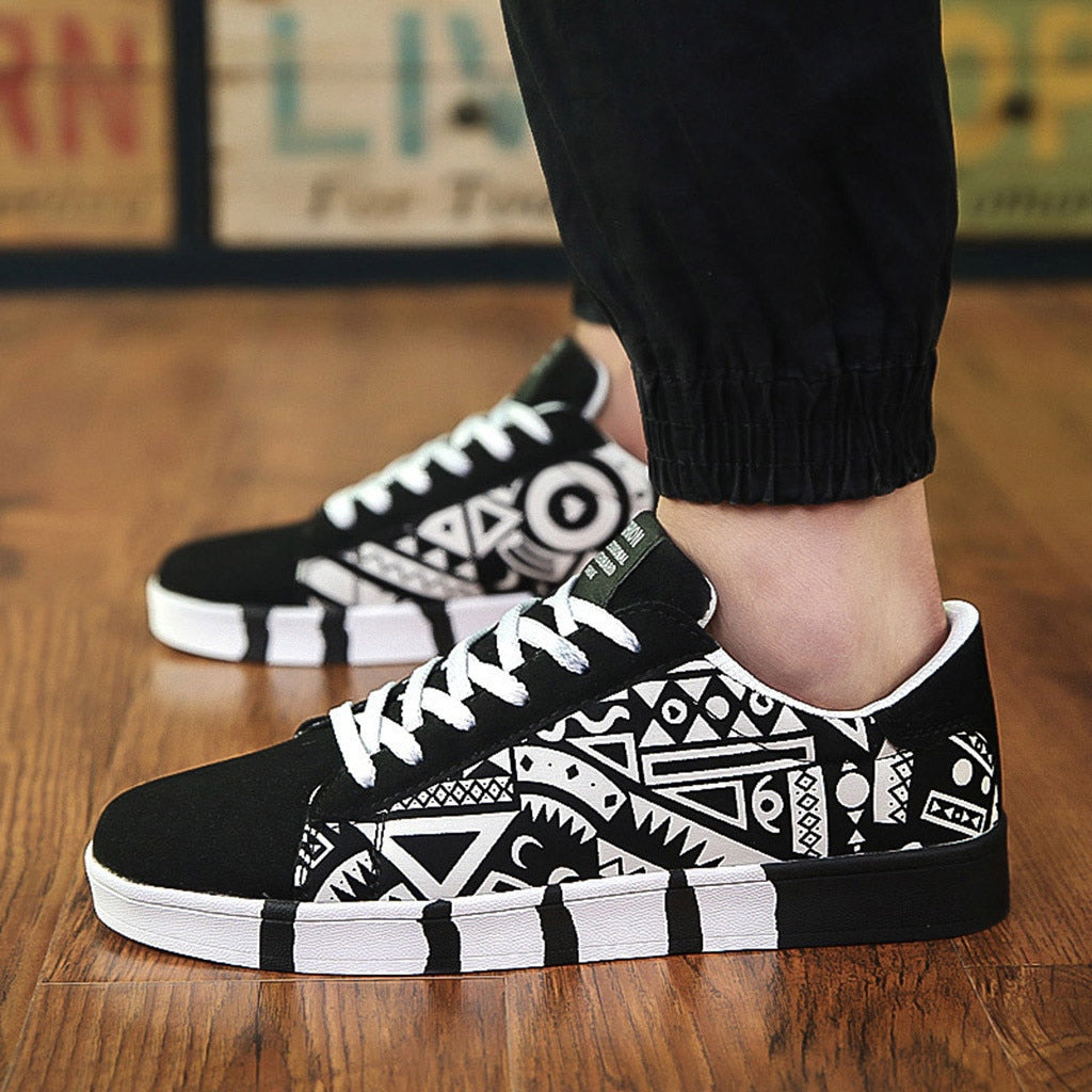 Herrensneaker mit buntem Aztekenmuster und bequemer Sohle