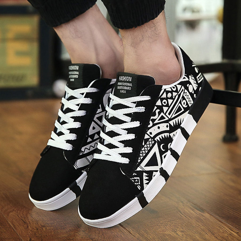 Herrensneaker mit buntem Aztekenmuster und bequemer Sohle