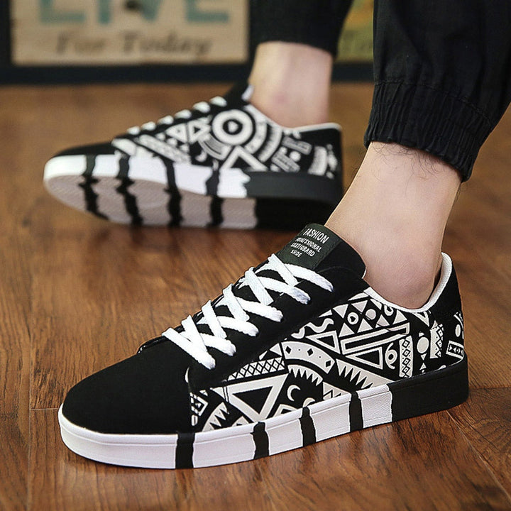 Herrensneaker mit buntem Aztekenmuster und bequemer Sohle