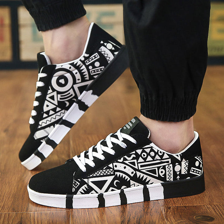 Herrensneaker mit buntem Aztekenmuster und bequemer Sohle