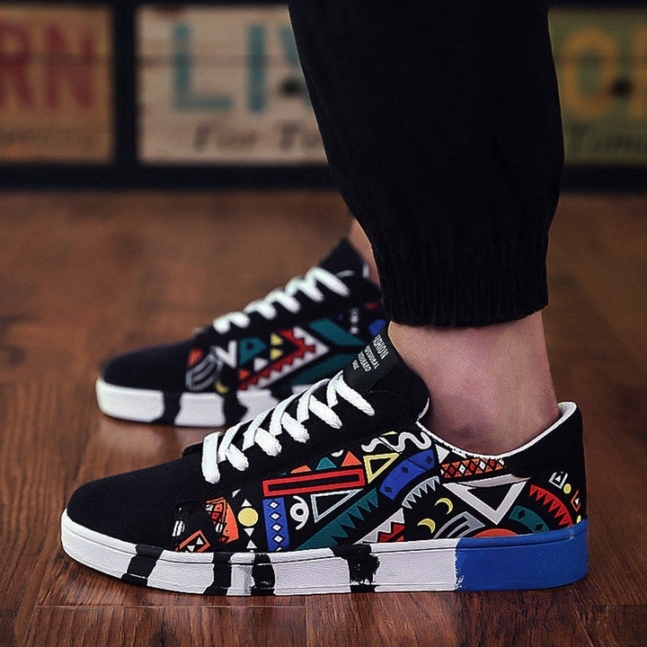 Herrensneaker mit buntem Aztekenmuster und bequemer Sohle
