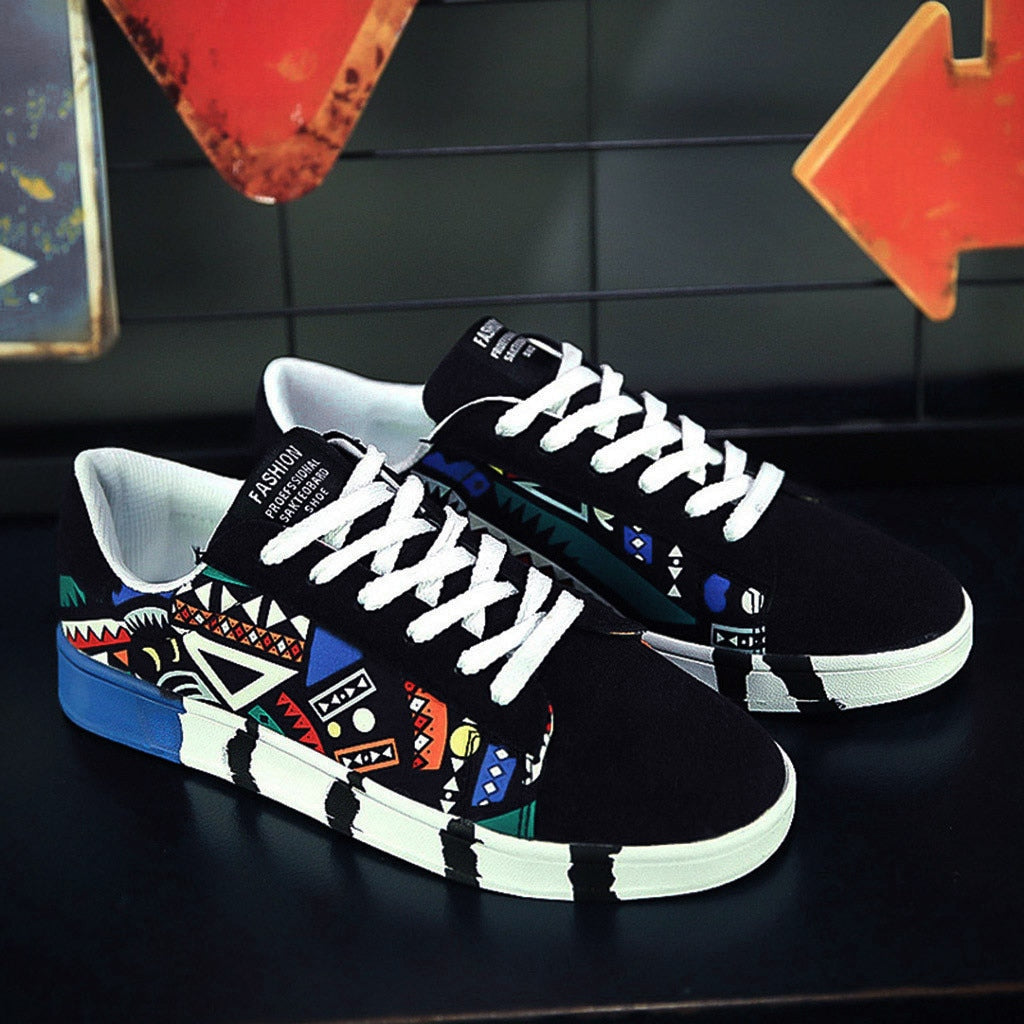 Herrensneaker mit buntem Aztekenmuster und bequemer Sohle