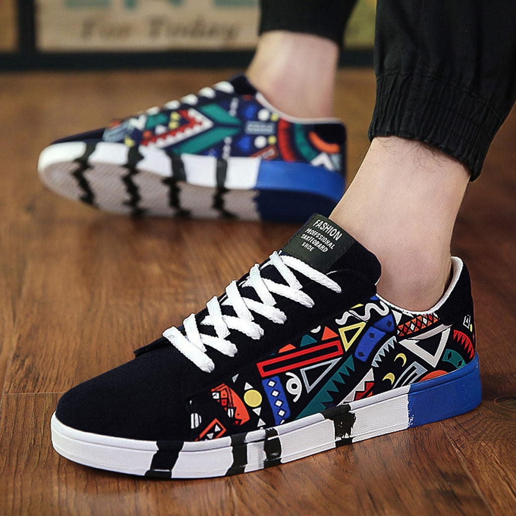 Herrensneaker mit buntem Aztekenmuster und bequemer Sohle