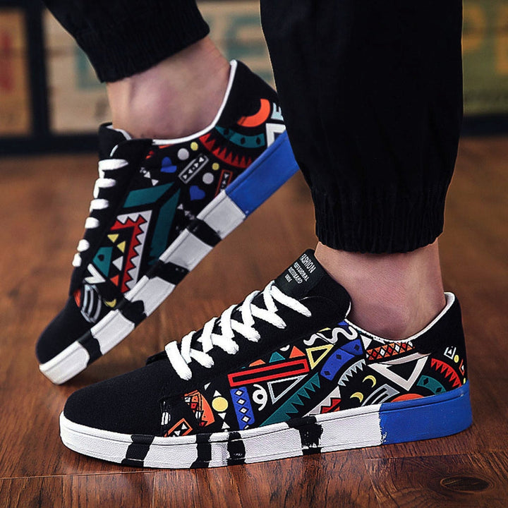 Herrensneaker mit buntem Aztekenmuster und bequemer Sohle