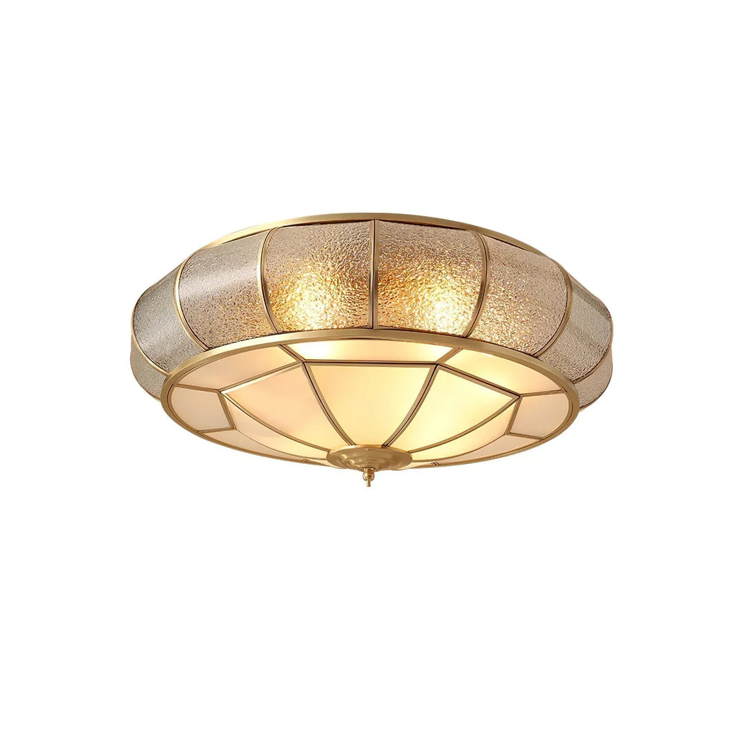 Klassische Deckenleuchte im Retro-Stil mit Glas und Messing