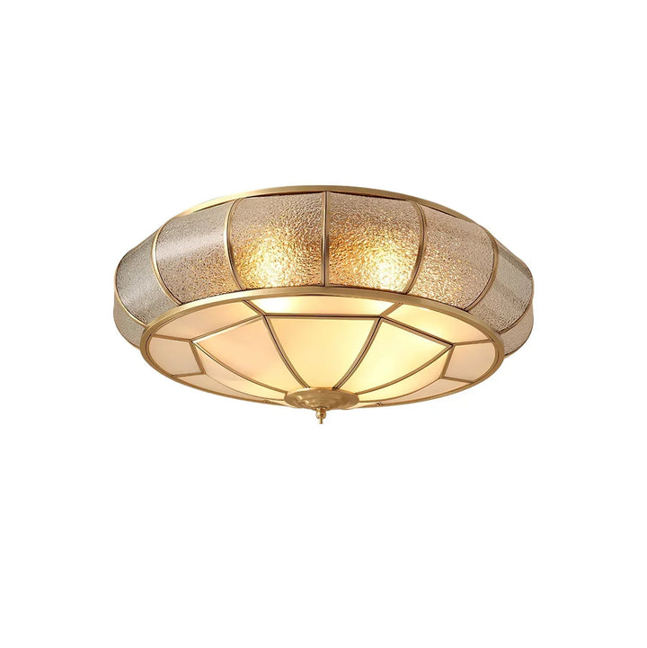 Klassische Deckenleuchte im Retro-Stil mit Glas und Messing