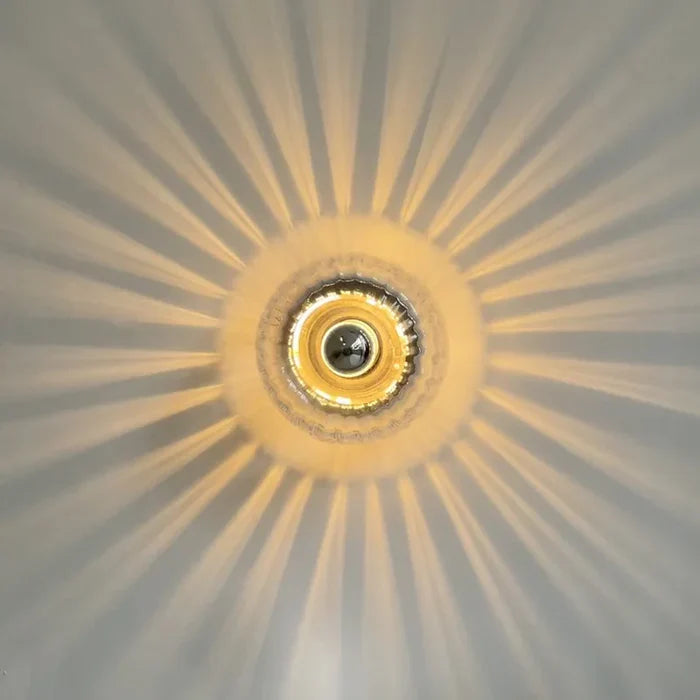 Elegante Deckenleuchte aus Glas mit Kristalldesign