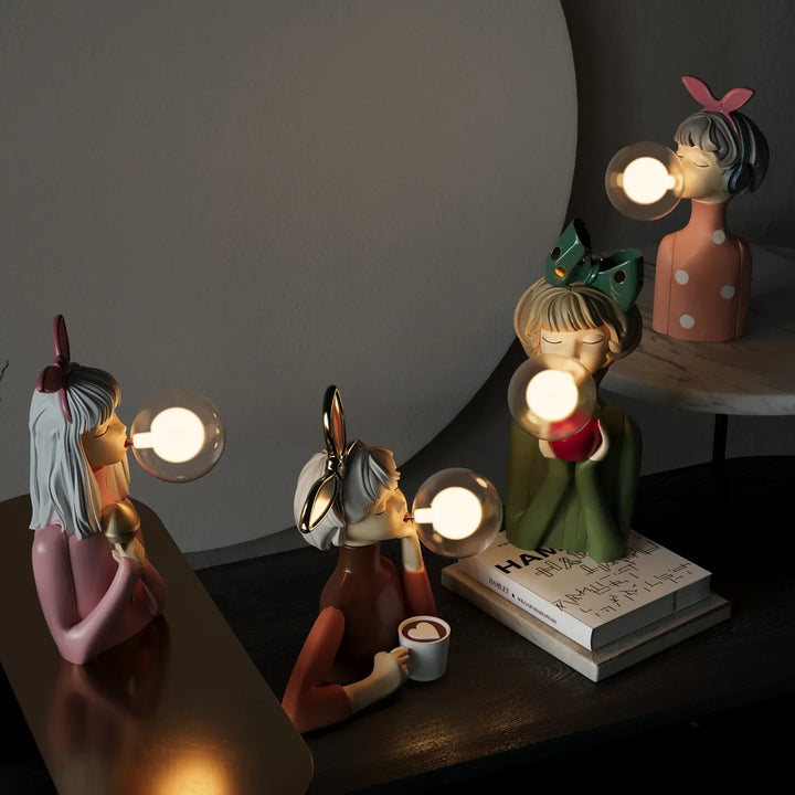 Dekorative LED-Tischlampe «Mädchen mit Ballon» – Designerfigur für Wohnzimmer und Büro