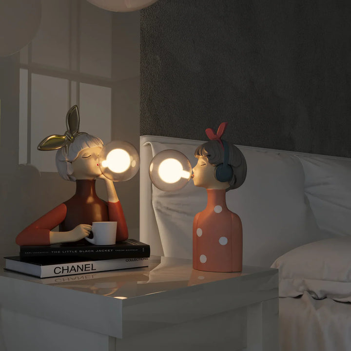 Dekorative LED-Tischlampe «Mädchen mit Ballon» – Designerfigur für Wohnzimmer und Büro