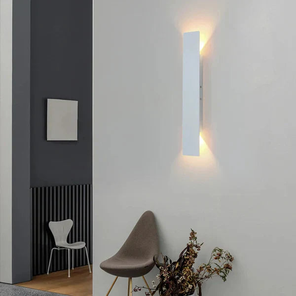 Moderne LED-Aussenleuchte mit Auf/Ab-Licht – Vertikale Wandleuchte, IP65 wasserdicht