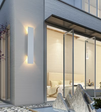 Moderne LED-Aussenleuchte mit Auf/Ab-Licht – Vertikale Wandleuchte, IP65 wasserdicht