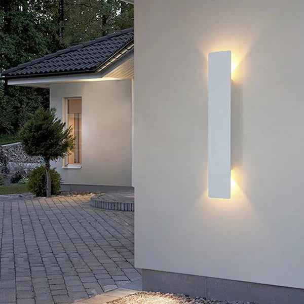 Moderne LED-Aussenleuchte mit Auf/Ab-Licht – Vertikale Wandleuchte, IP65 wasserdicht