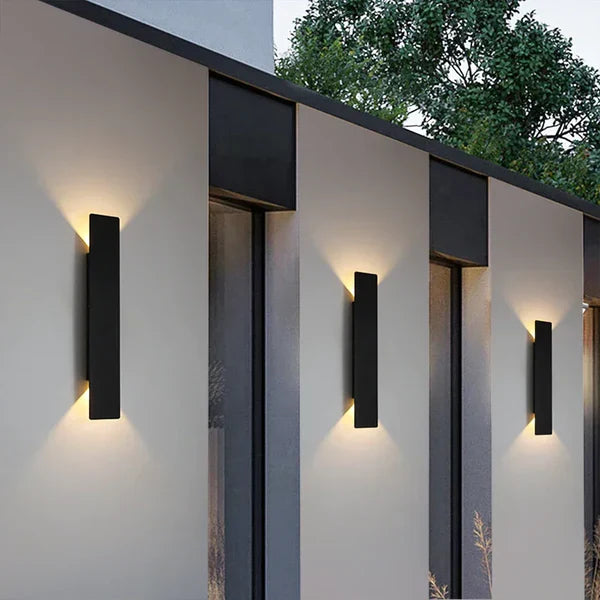 Moderne LED-Aussenleuchte mit Auf/Ab-Licht – Vertikale Wandleuchte, IP65 wasserdicht