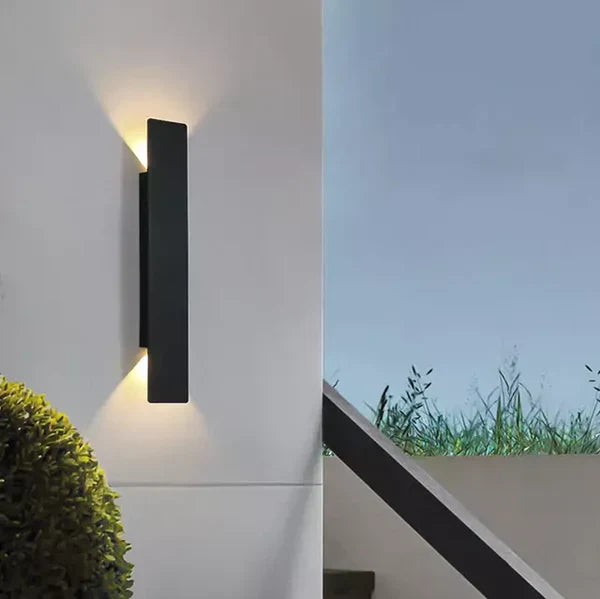 Moderne LED-Aussenleuchte mit Auf/Ab-Licht – Vertikale Wandleuchte, IP65 wasserdicht