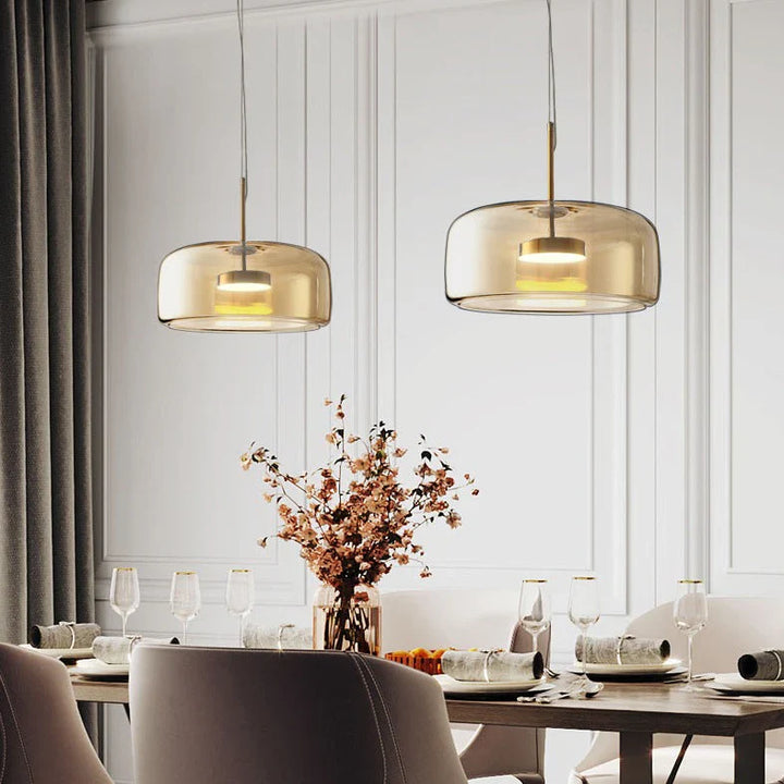 Moderne LED-Pendelleuchte aus Glas mit goldenem Finish