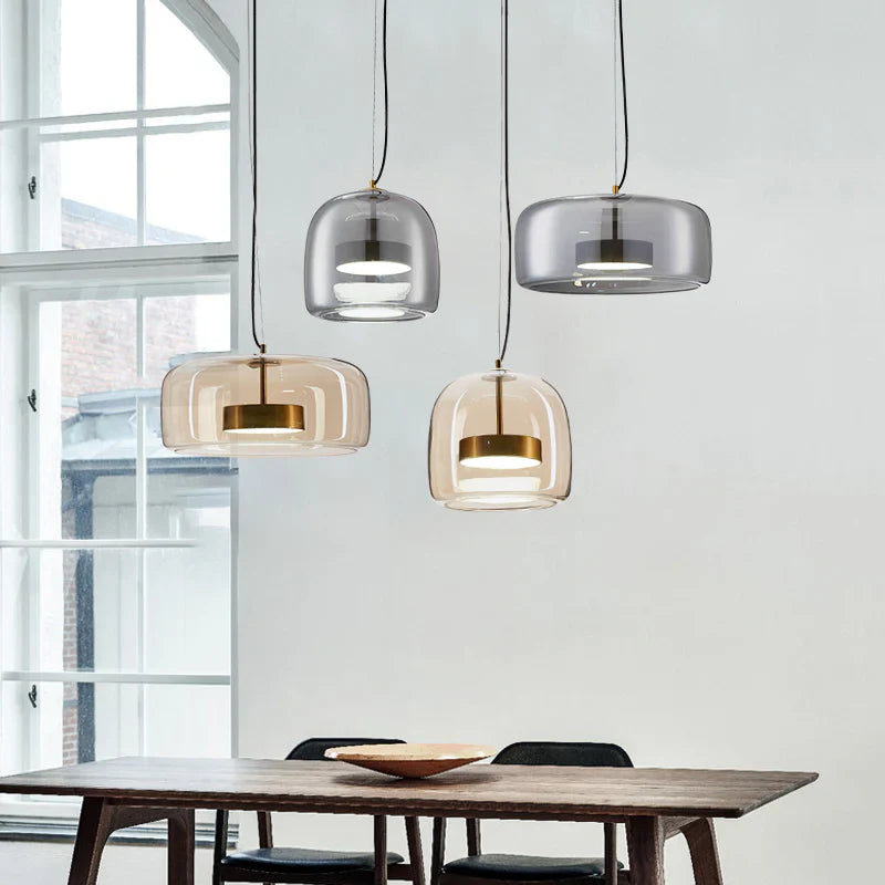 Moderne LED-Pendelleuchte aus Glas mit goldenem Finish