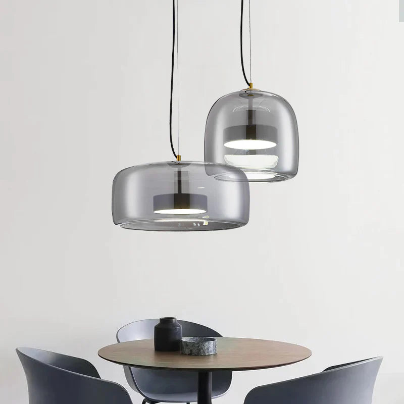 Moderne LED-Pendelleuchte aus Glas mit goldenem Finish