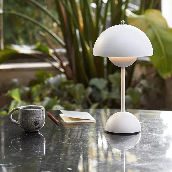 Kabellose Tischlampe mit minimalistischem Design