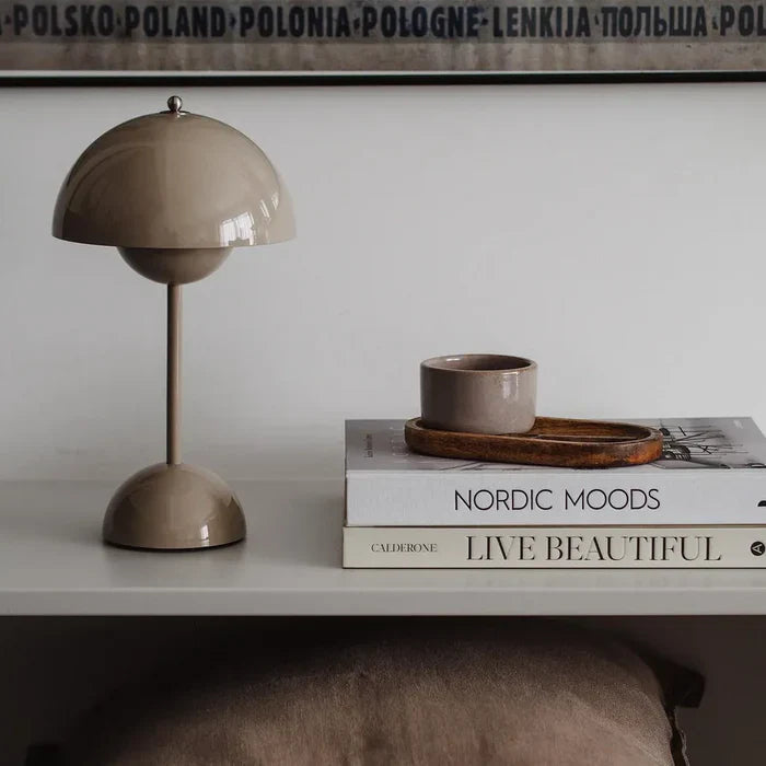 Kabellose Tischlampe mit minimalistischem Design
