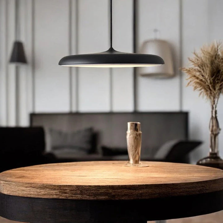 Moderne LED-Pendelleuchte mit ultraflachem Schirm – Designerleuchte für Wohn- oder Esszimmer