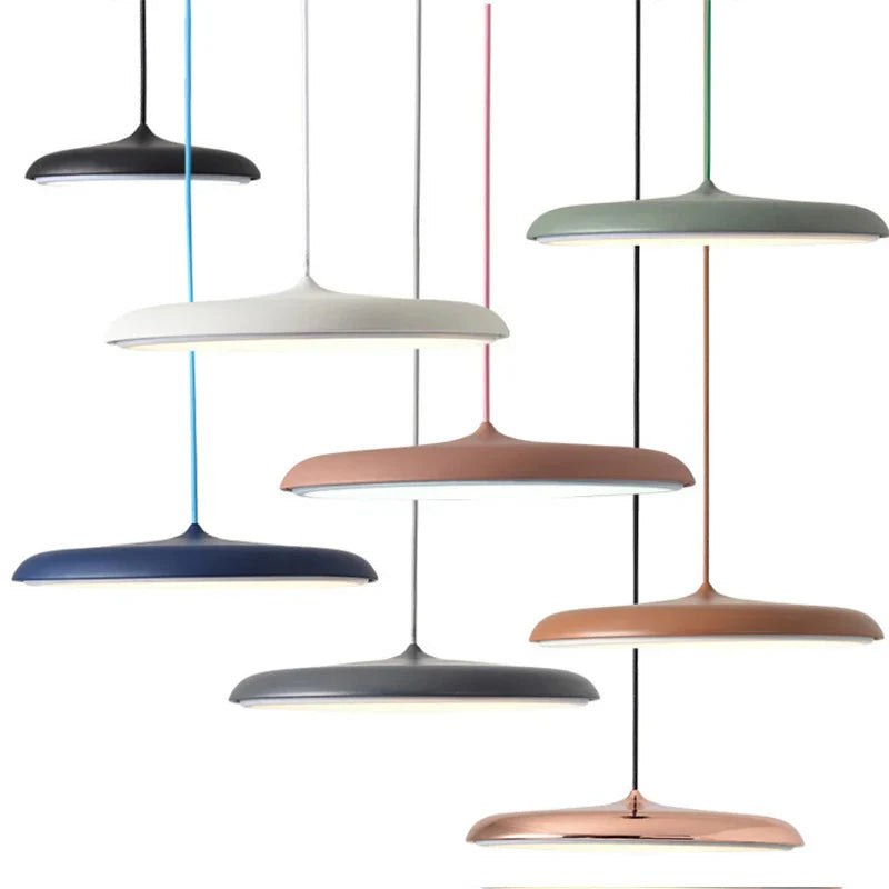 Moderne LED-Pendelleuchte mit ultraflachem Schirm – Designerleuchte für Wohn- oder Esszimmer