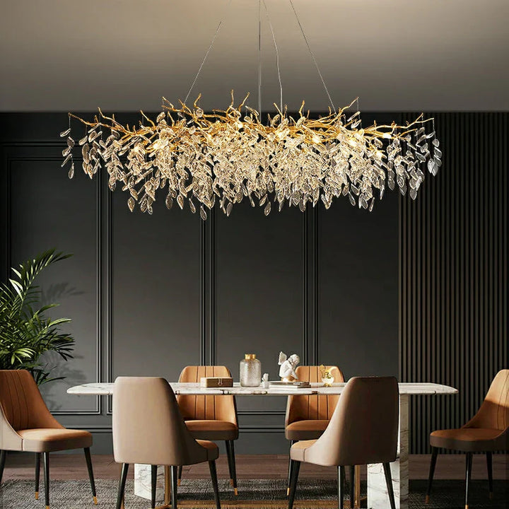Kronleuchter mit Kristallblättern – elegantes Astdesign