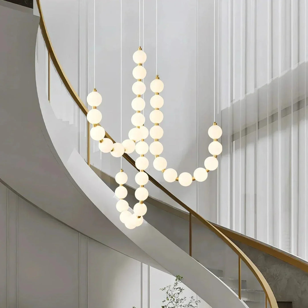 Moderne LED-Pendelleuchte – ausdrucksstarke Kugelkette aus Lichtbällen