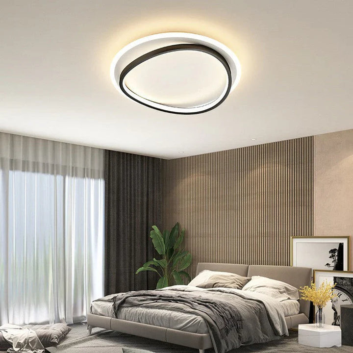 Moderne LED-Deckenleuchte im futuristischen Design