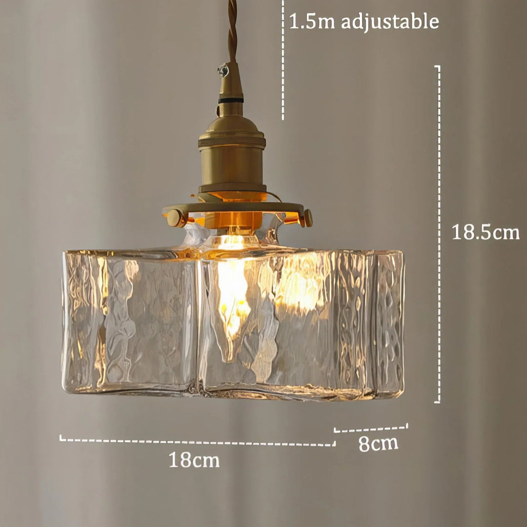 Vintage-Pendelleuchte mit Glasschirm und Messingfinish