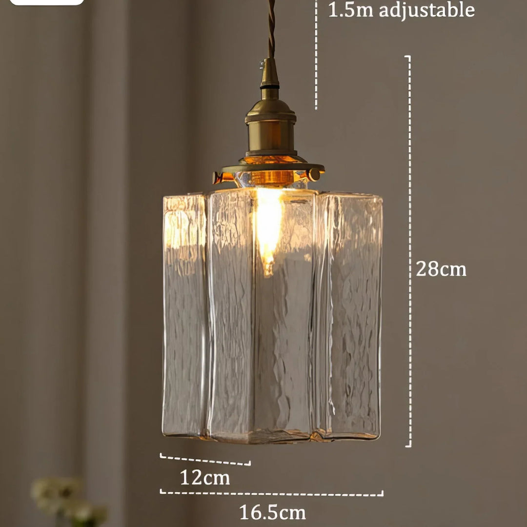 Vintage-Pendelleuchte mit Glasschirm und Messingfinish