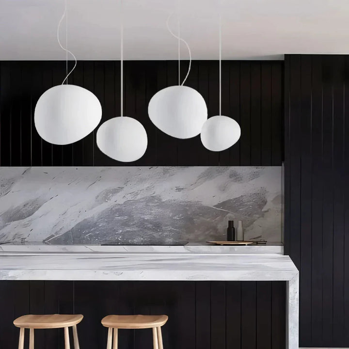 Moderne Pendelleuchte mit organischer Rundform – minimalistisches Design